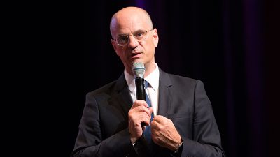 Affaire Blanquer : mais qu’allait-il faire à Ibiza ? <img class='plus-nav-icon-menu icon-img' src='https://lincorrect.org/wp-content/uploads/2020/07/logo-article-small.png' style='height:20px;'>