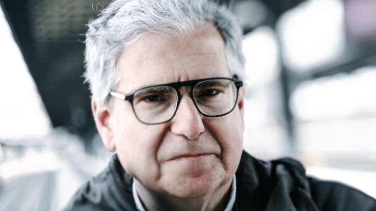 Carte noire pour Thomas Moralès : Pétrole, pétrole !
